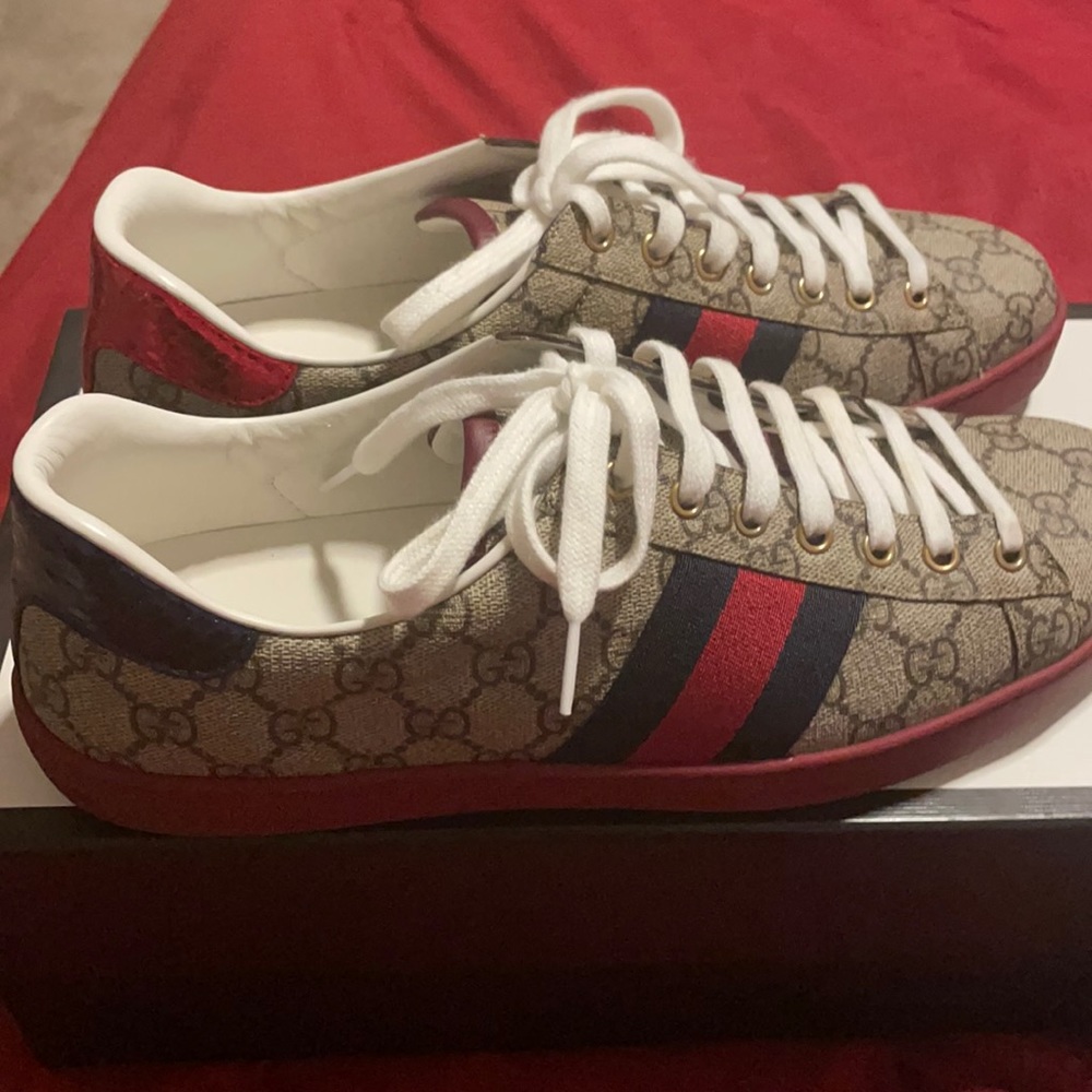 Gucci sneakers SZ 10G fits like a US 10.5 men’s